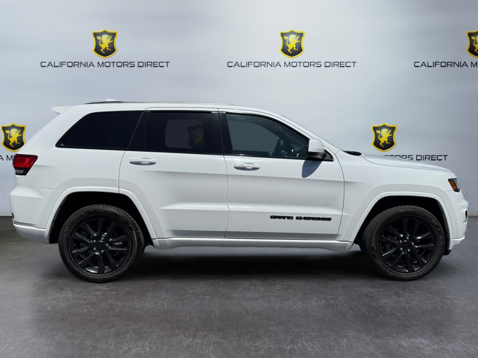 Used 2017 Jeep Grand Cherokee Altitude RWD image 6