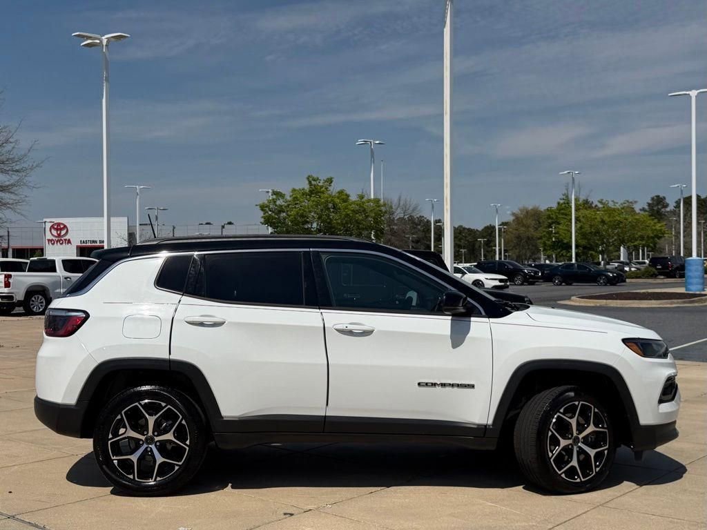 Used 2025 Jeep Compass Limited image 4