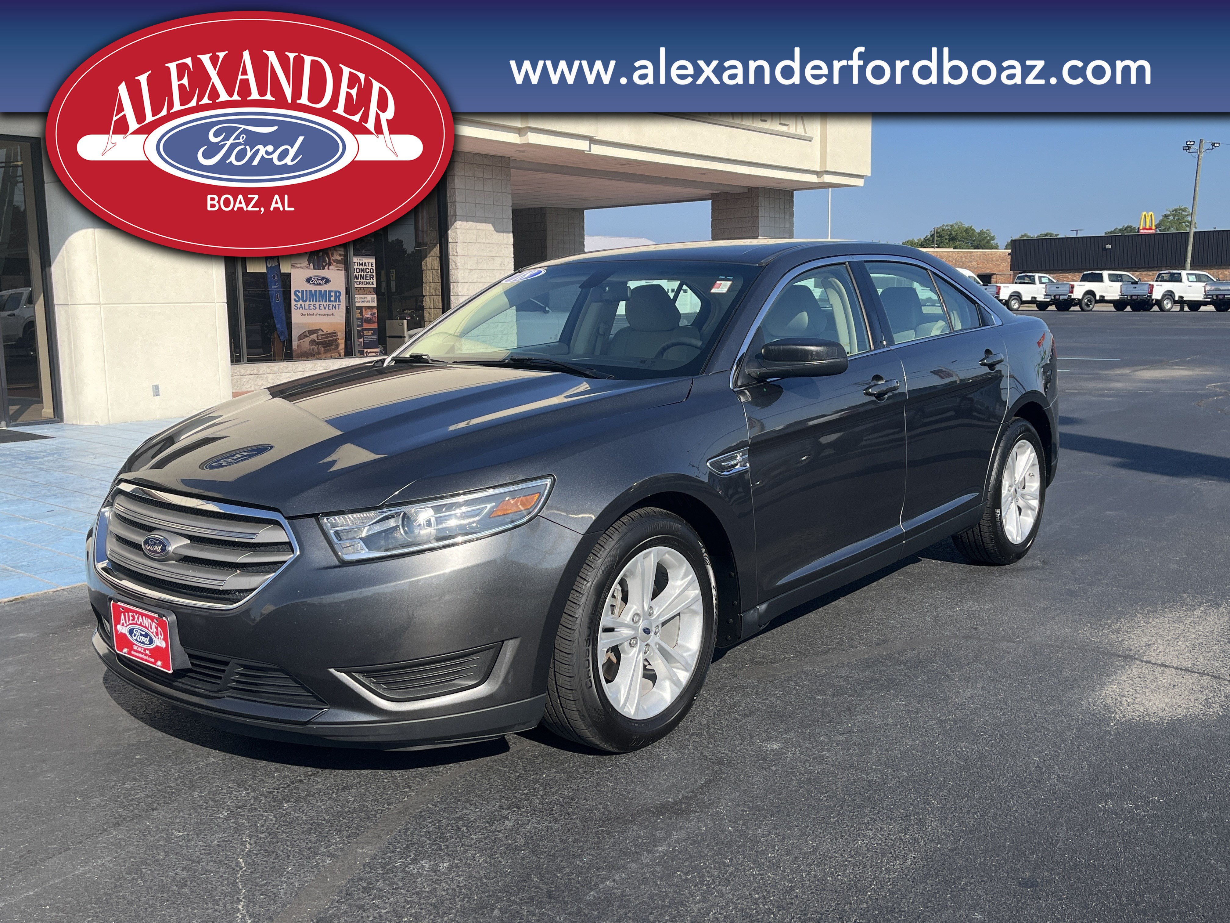 Used 2018 Ford Taurus SE FWD image 1