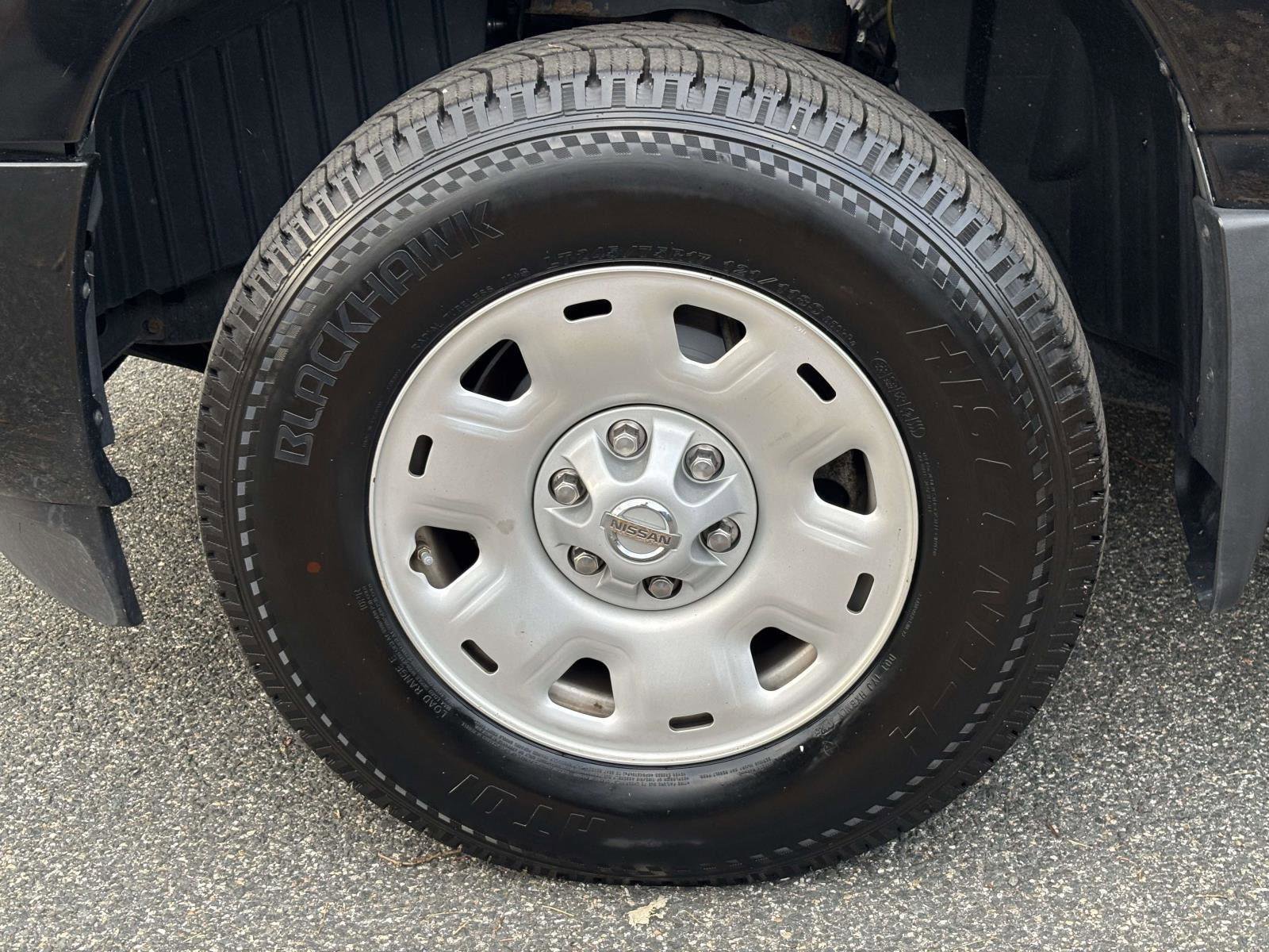 Used 2022 Nissan Titan S image 9