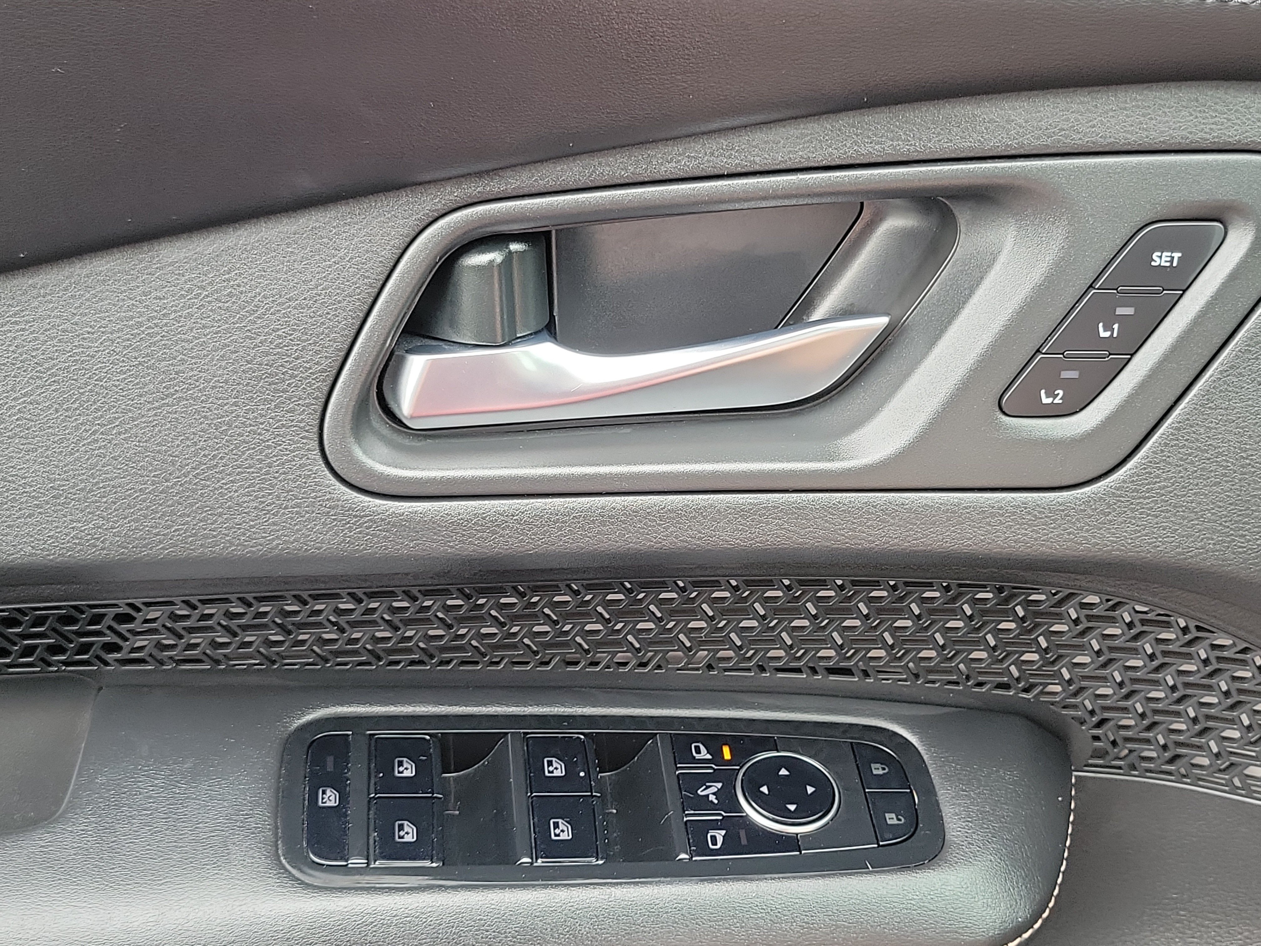 Used 2023 Nissan Ariya FWD image 13