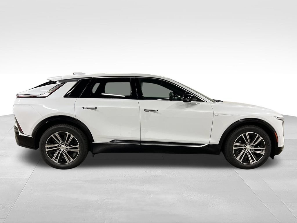 New 2026 Cadillac Lyriq Luxury AWD/4WD image 6