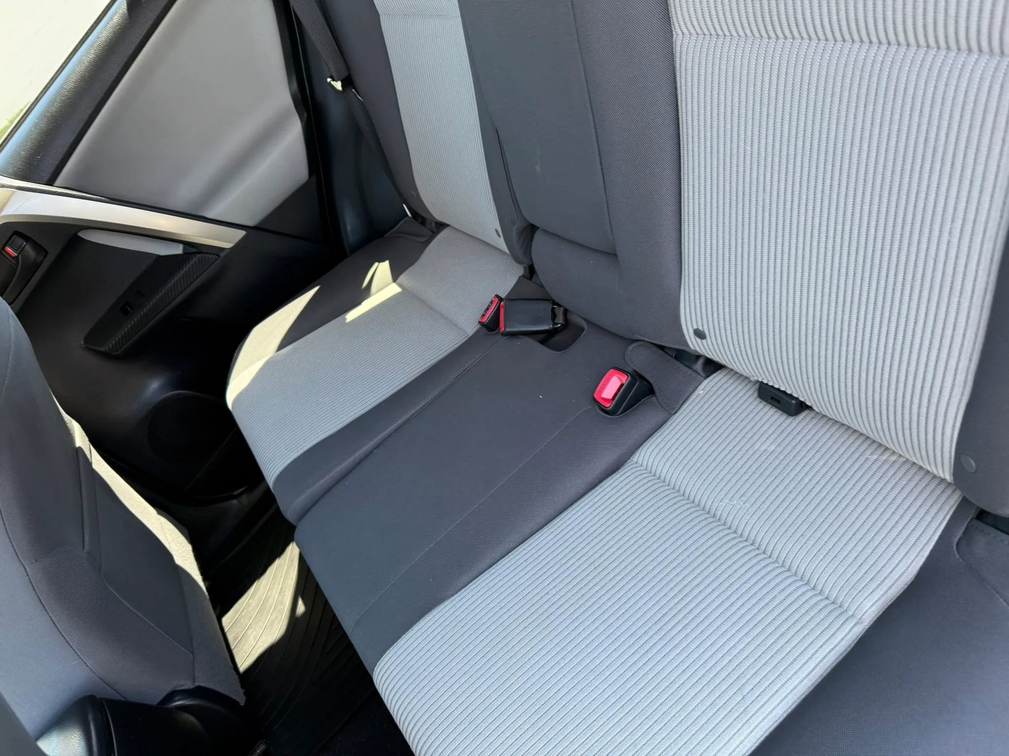 Used 2015 Toyota RAV4 LE AWD/4WD image 14