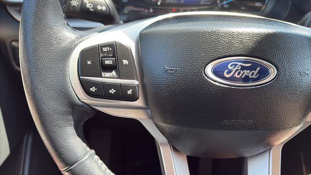 Used 2023 Ford Explorer XLT w/ Equipment Group 202A AWD/4WD image 9