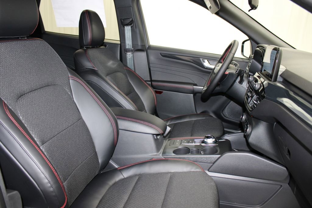 New 2026 Ford Escape ST-Line w/ Cold Weather Package image 30