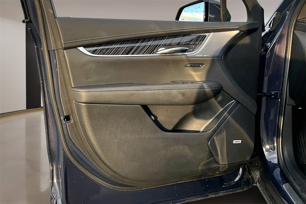 Used 2025 Cadillac XT6 Premium Luxury image 18