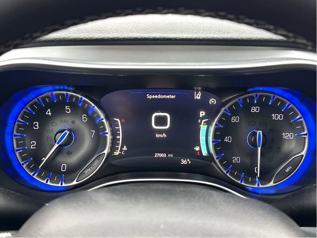 Used 2025 Chrysler Pacifica Limited image 18