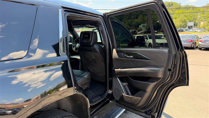 Used 2017 Cadillac Escalade Platinum AWD/4WD image 41