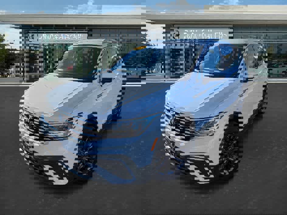 Used 2024 Volkswagen Tiguan SE image 4