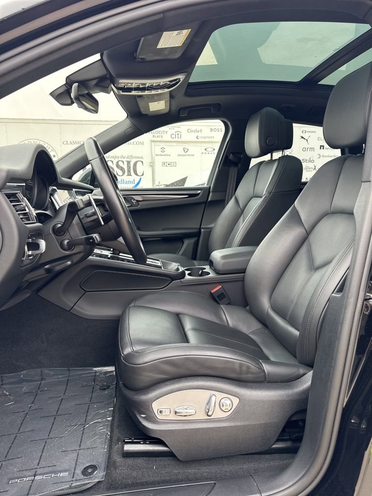 Used 2022 Porsche Macan image 12