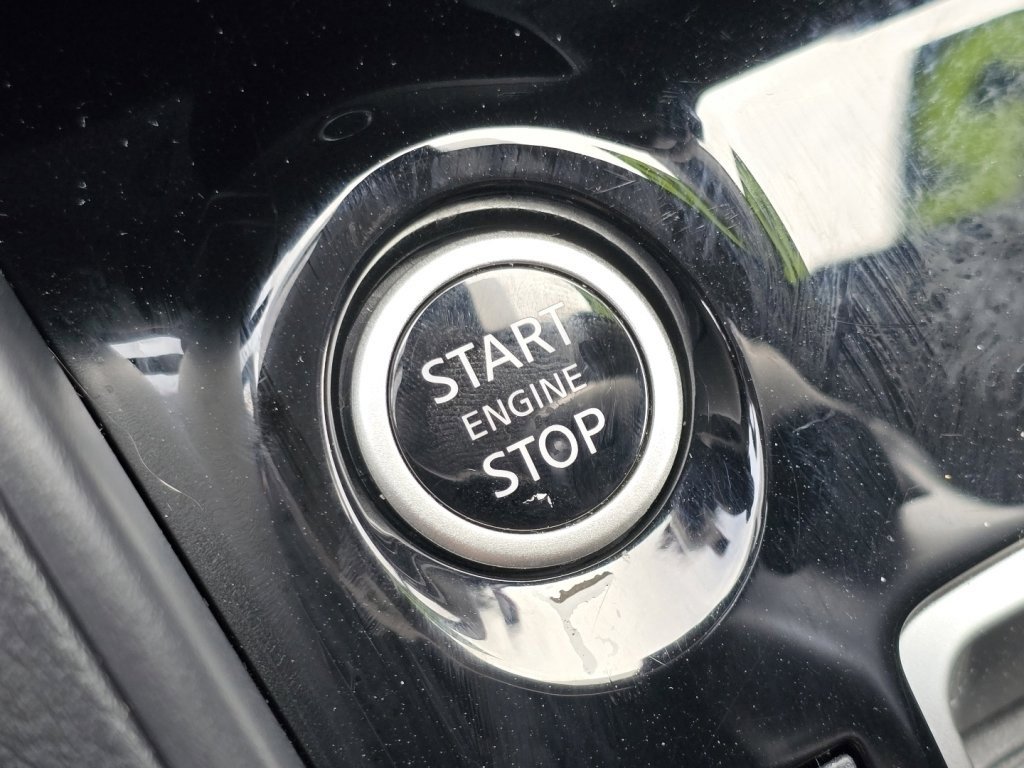 Used 2025 Nissan Versa SR w/ Trunk Package image 23