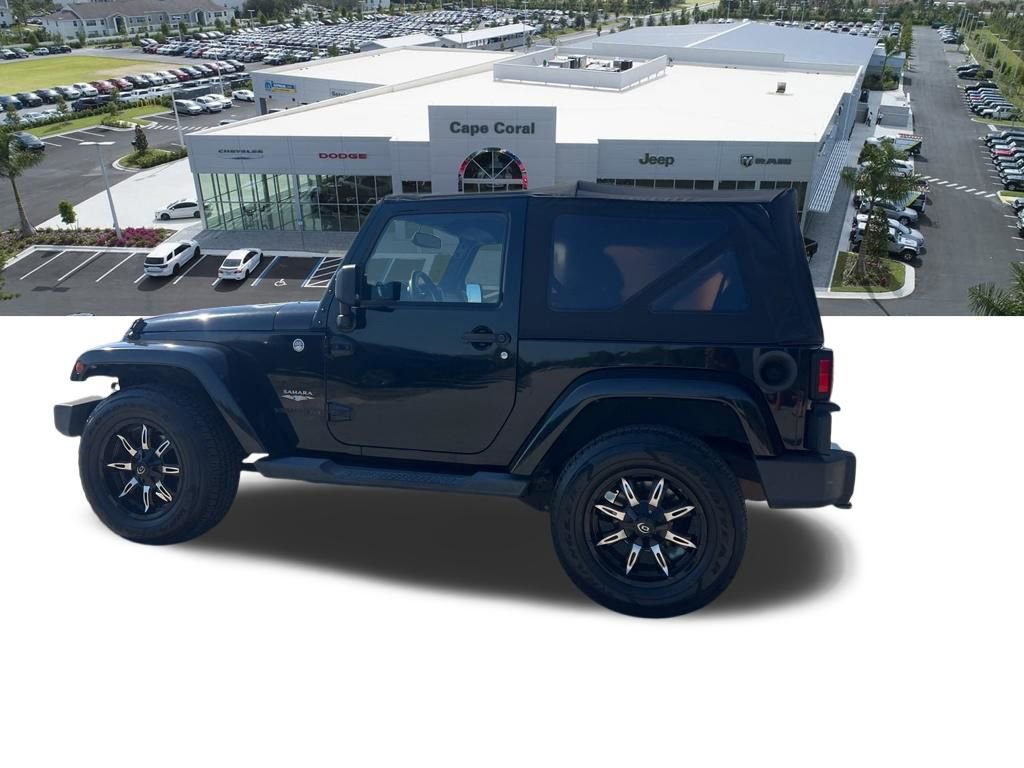 Used 2015 Jeep Wrangler Sahara w/ Connectivity Group AWD/4WD image 17
