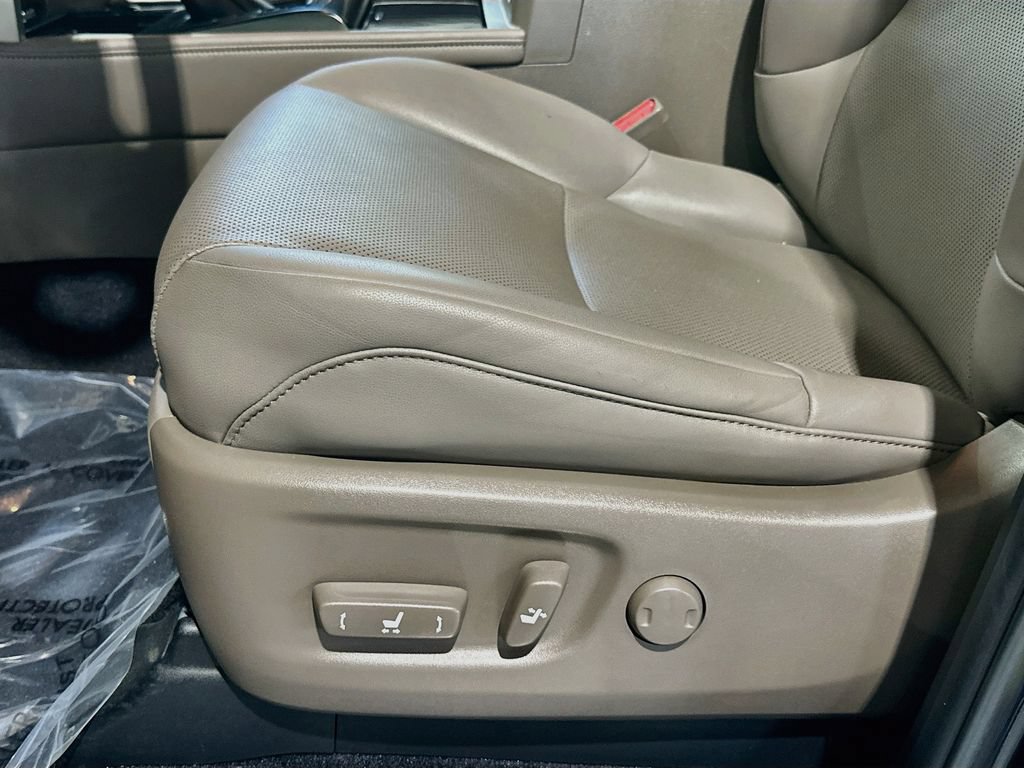 Used 2021 Lexus GX 460 Premium w/ Premium Package AWD/4WD image 19