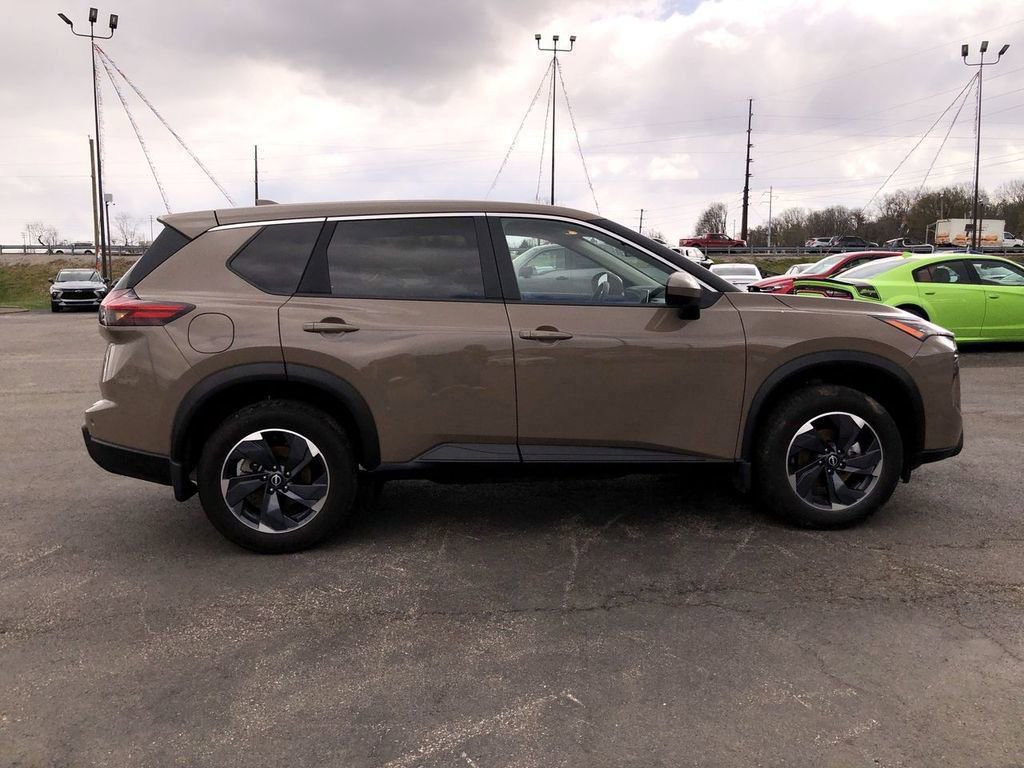 Used 2025 Nissan Rogue SV AWD/4WD image 14