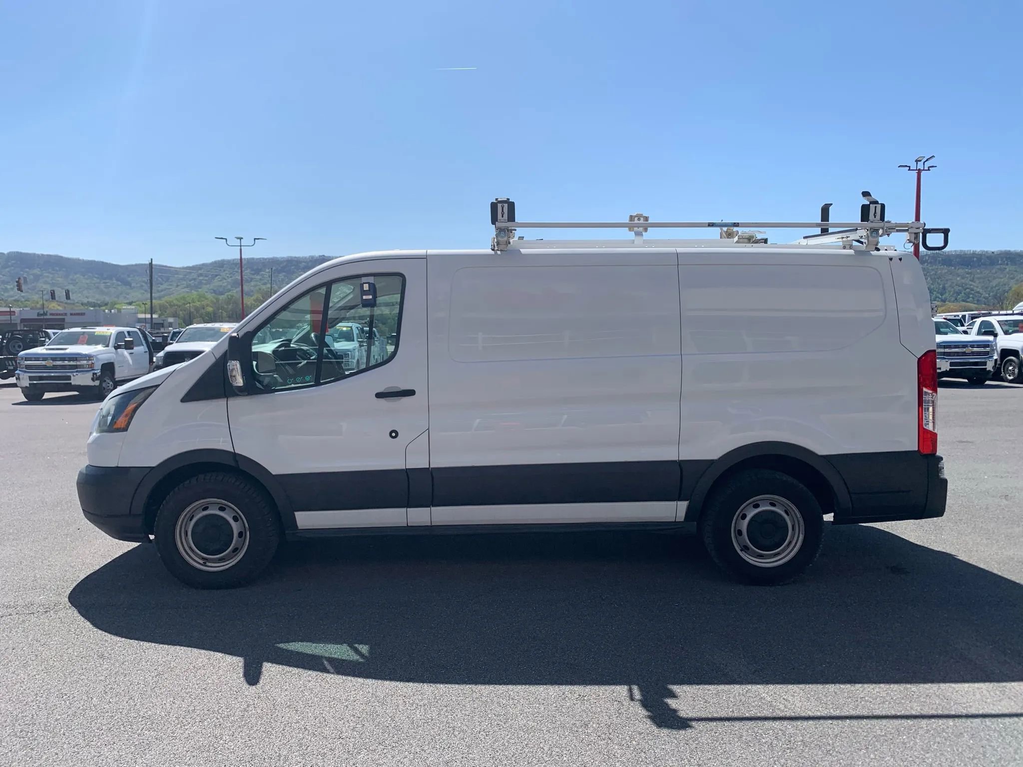 Used 2016 Ford Transit 150 Low Roof RWD image 5