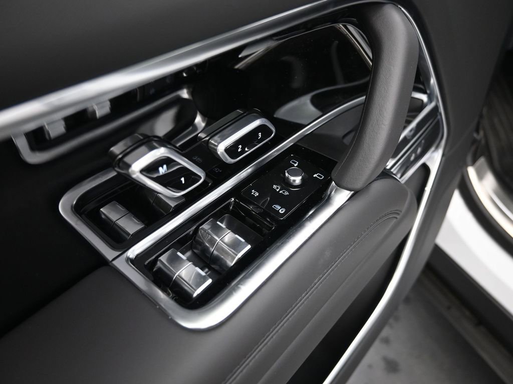 New 2025 Land Rover Range Rover SE AWD/4WD image 24