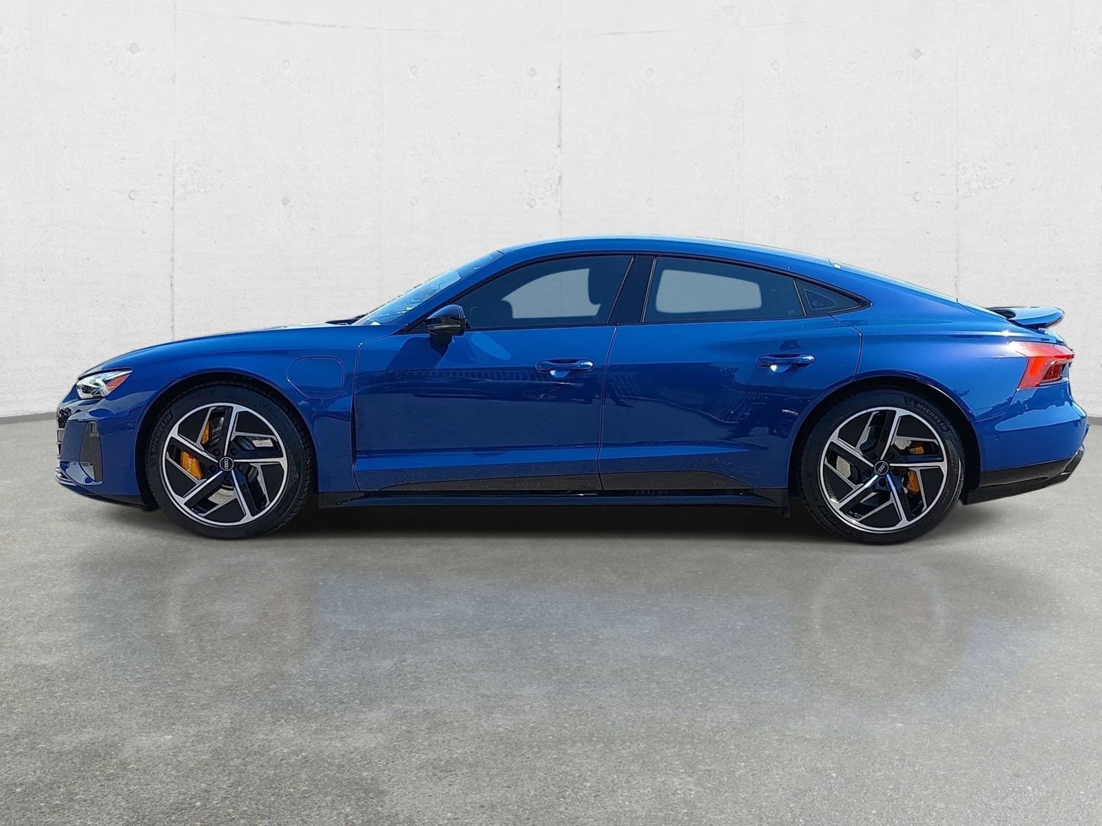 Used 2023 Audi RS e-tron GT w/ Carbon Performance Package AWD/4WD image 8