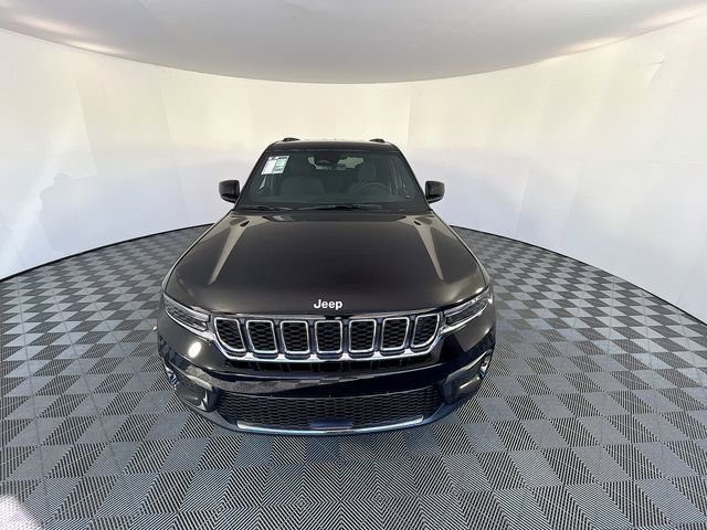 New 2025 Jeep Grand Cherokee Laredo image 3