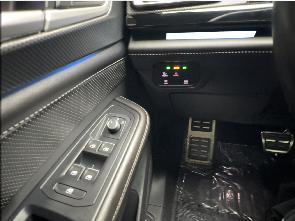 Used 2024 Volkswagen Atlas Cross Sport SEL R-Line AWD/4WD image 43