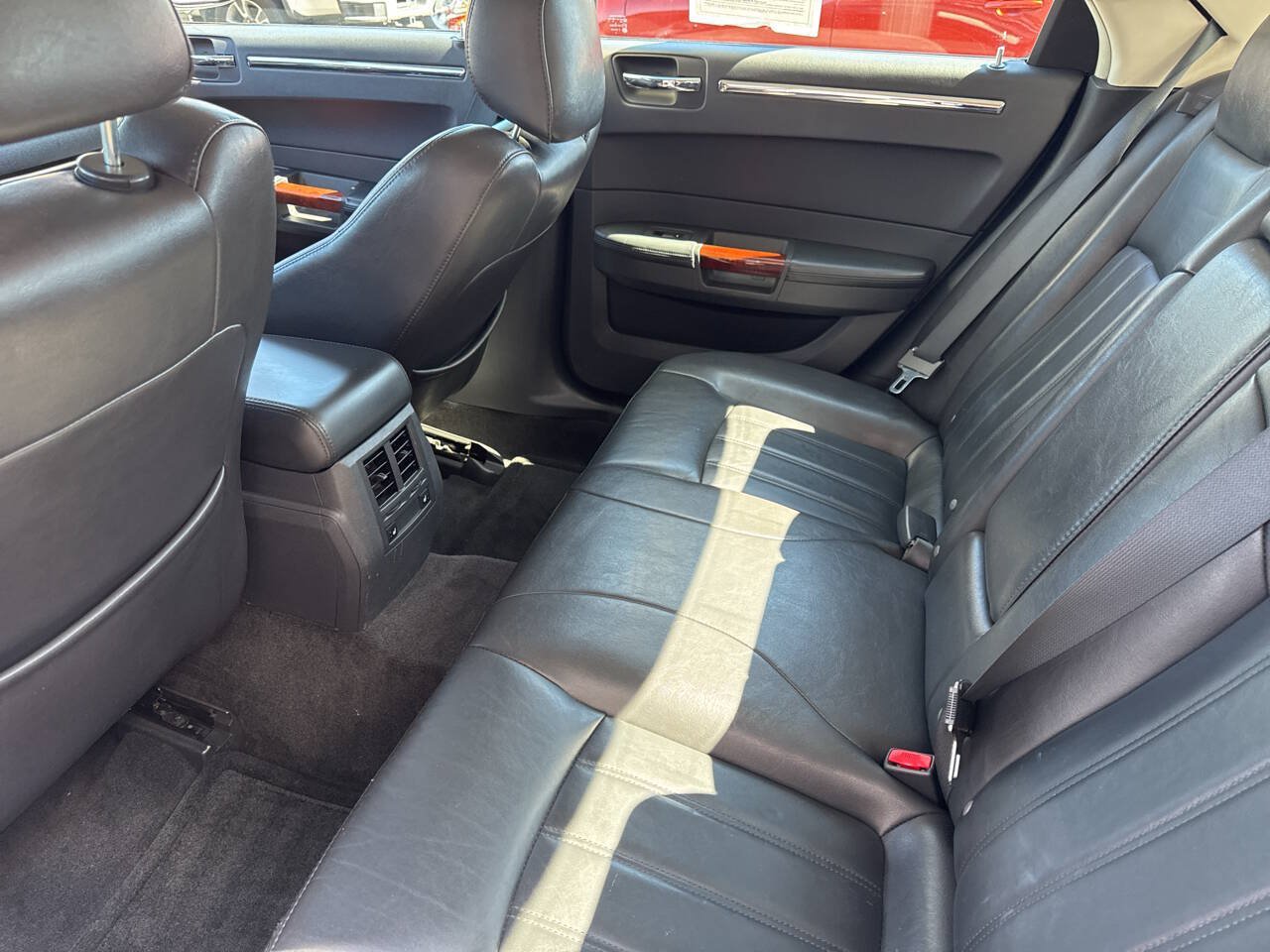 Used 2010 Chrysler 300 C w/ Luxury Group II AWD/4WD image 18