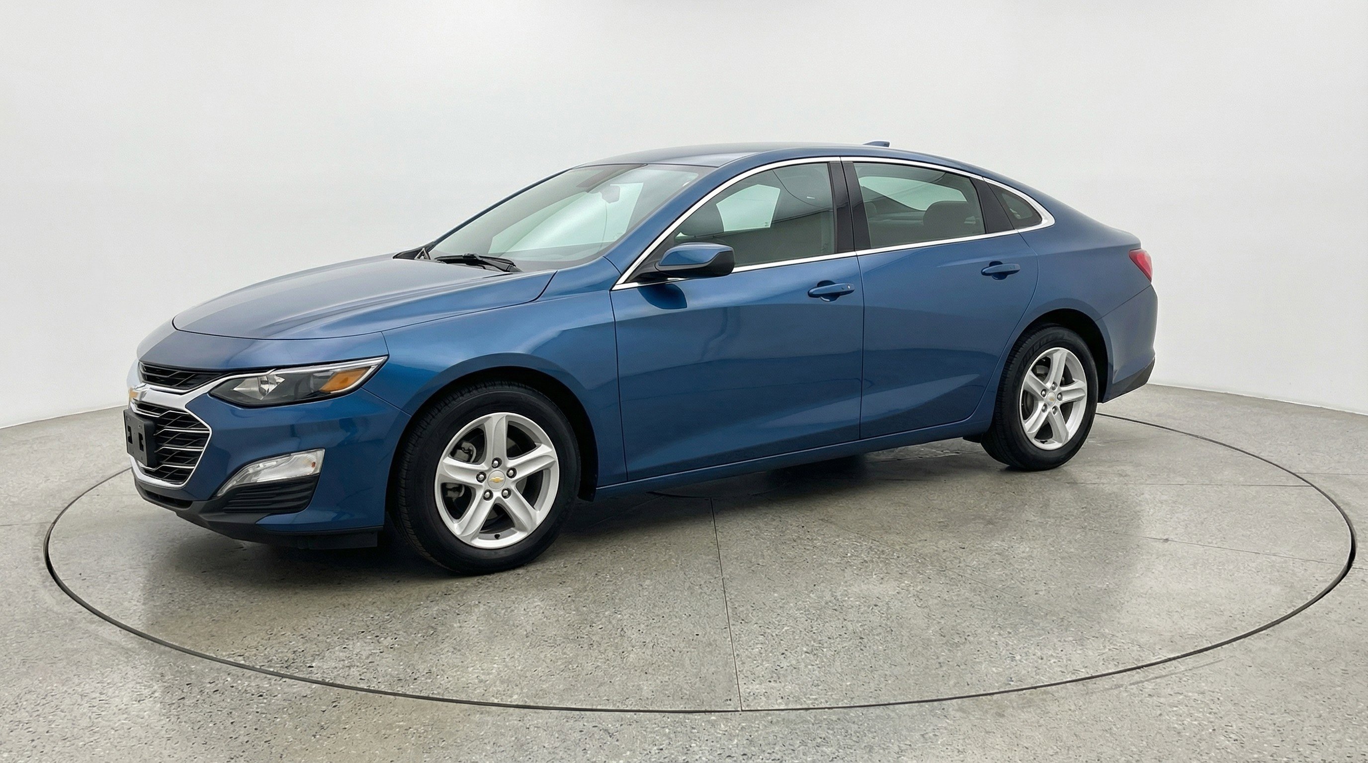 Used 2024 Chevrolet Malibu LT image 3