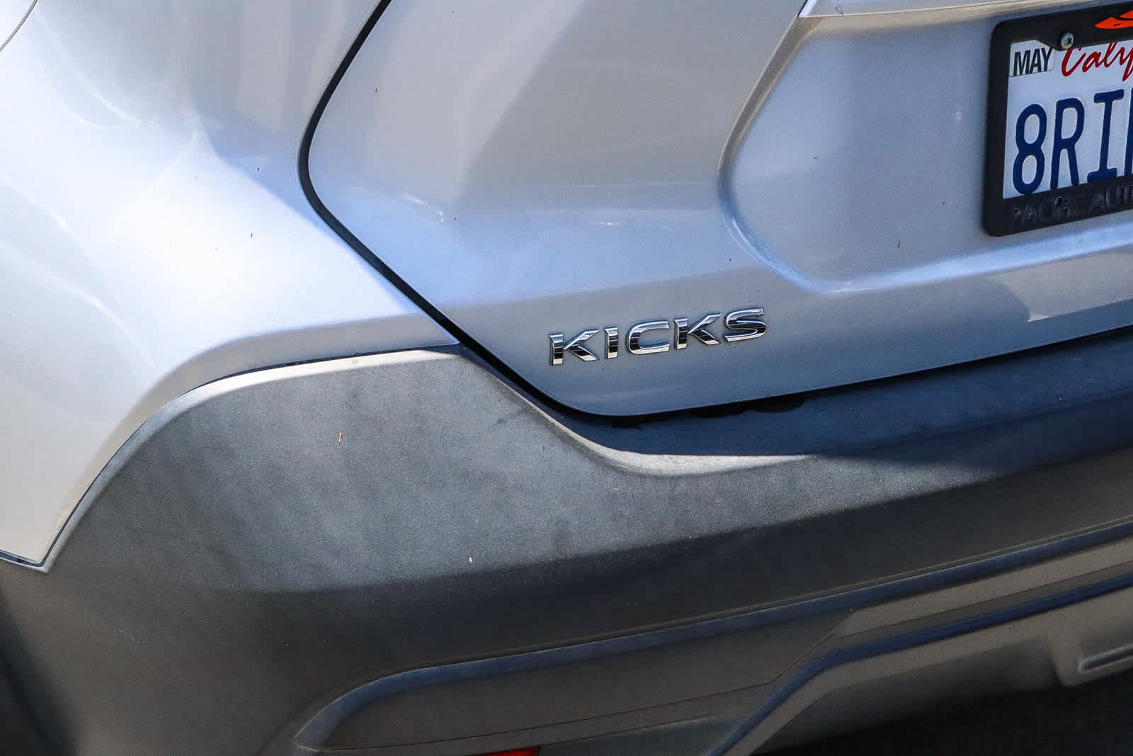 Used 2018 Nissan Kicks SV FWD image 12