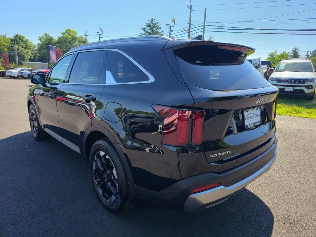 Used 2024 Kia Sorento S w/ Panoramic Sunroof Package FWD image 7