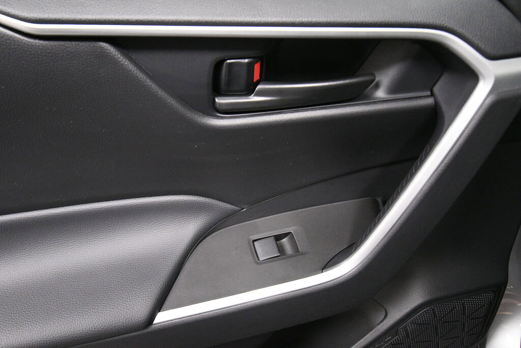 Used 2025 Toyota RAV4 LE image 20