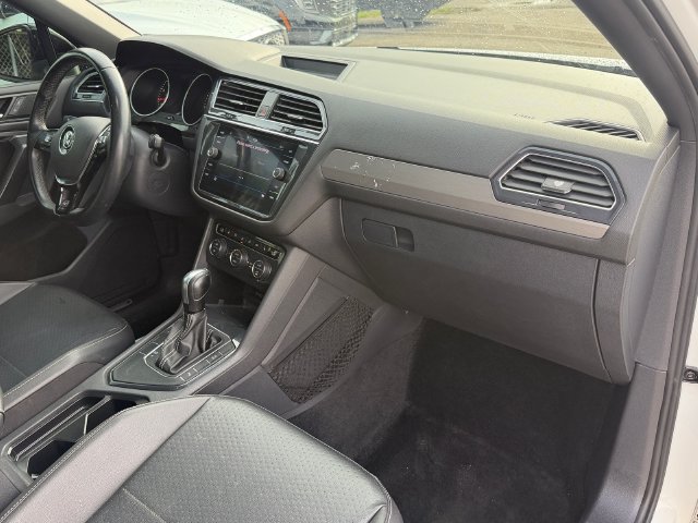 Used 2021 Volkswagen Tiguan SE R-Line FWD image 17