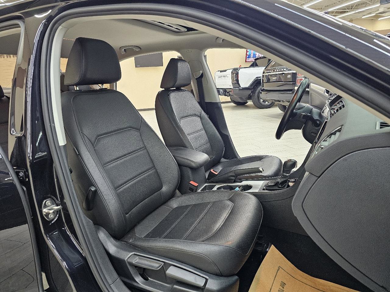 Used 2019 Volkswagen Passat Wolfsburg Edition FWD image 19