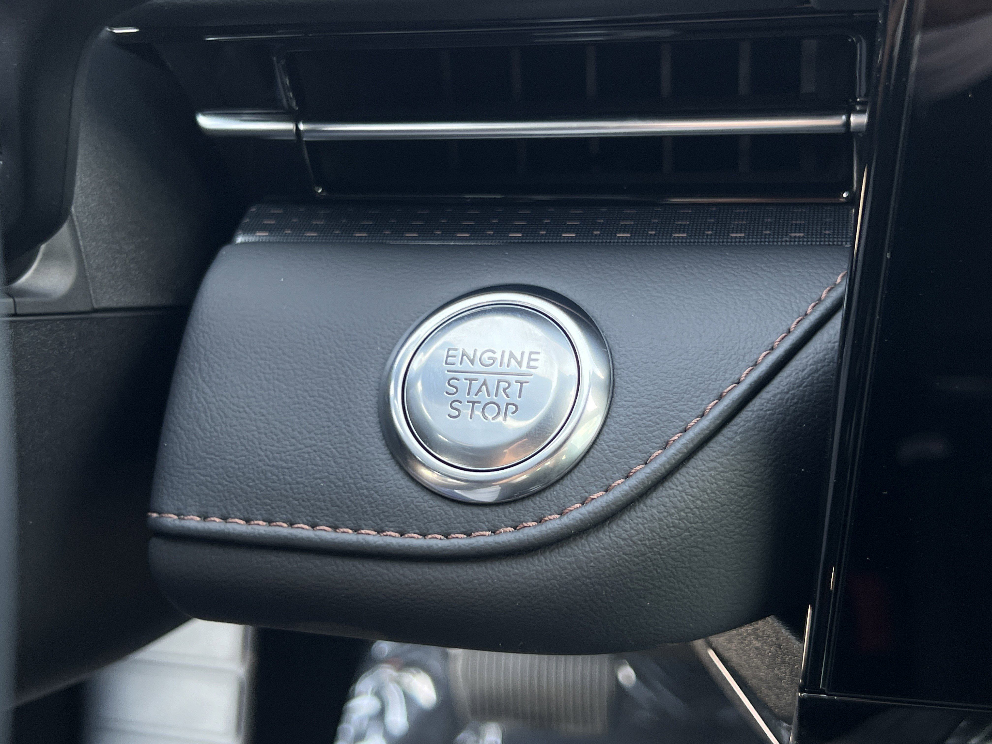 New 2025 Lincoln Nautilus Premier w/ Jet Appearance Package image 24