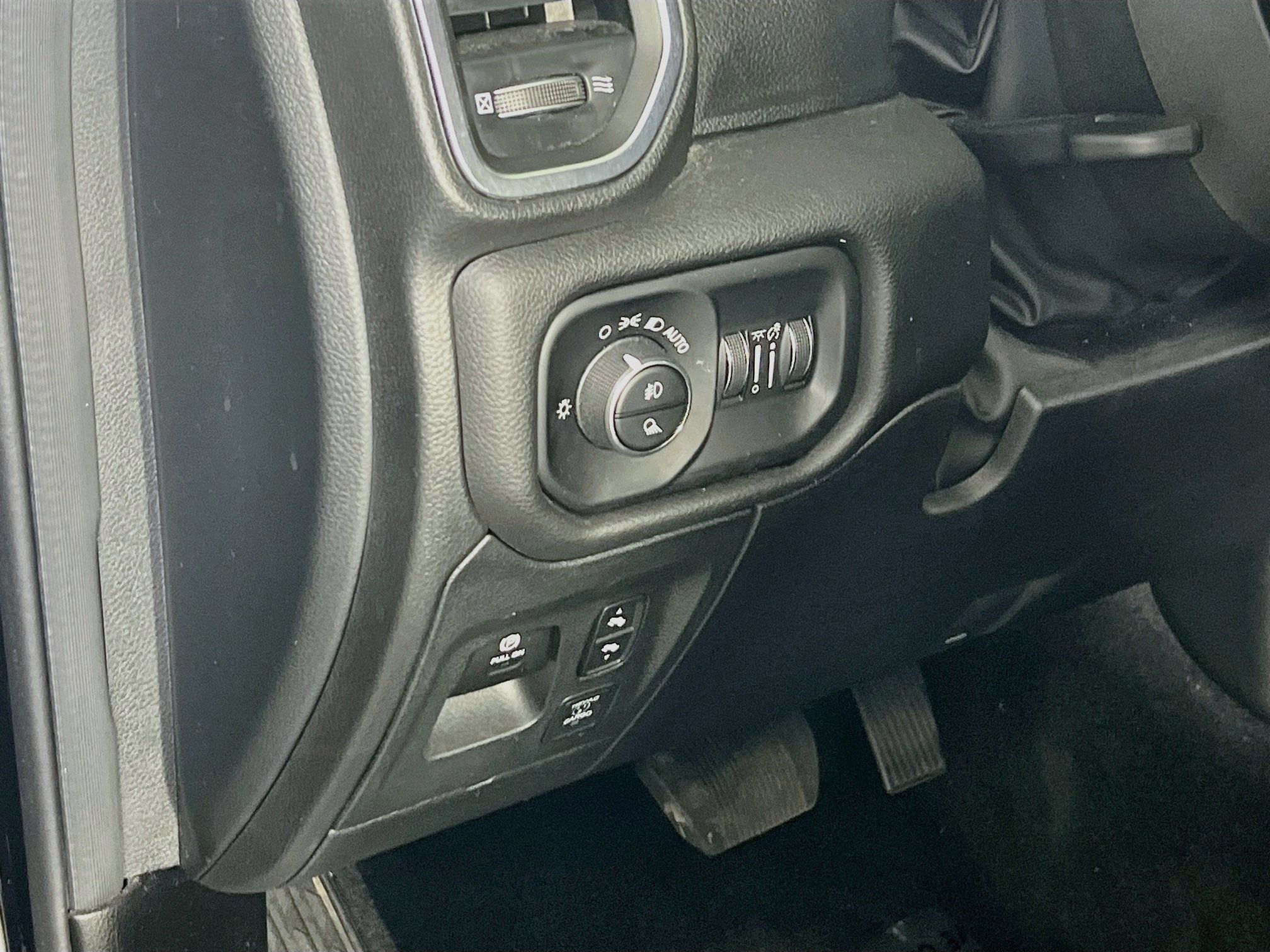 Used 2025 RAM 1500 Big Horn AWD/4WD image 10