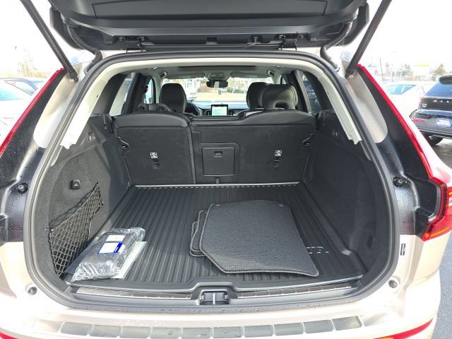 New 2026 Volvo XC60 B5 Ultra w/ Protection Package Premier AWD/4WD image 17