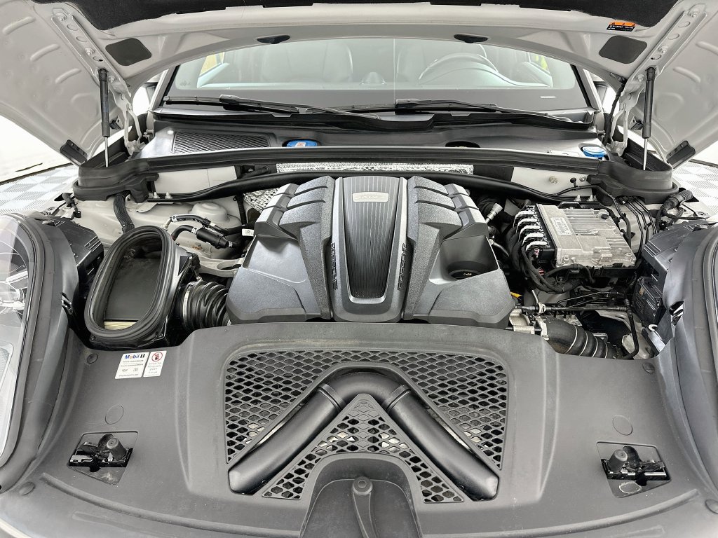 Used 2021 Porsche Macan S AWD/4WD image 32