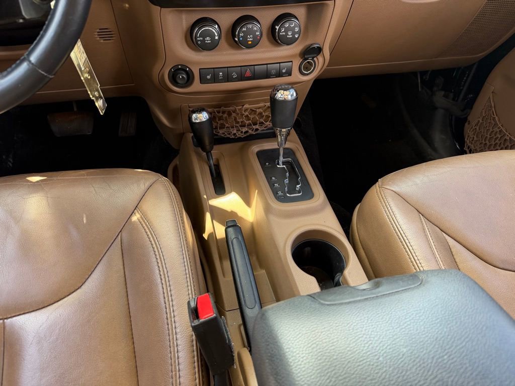 Used 2015 Jeep Wrangler Unlimited Sahara w/ Max Tow Package AWD/4WD image 16