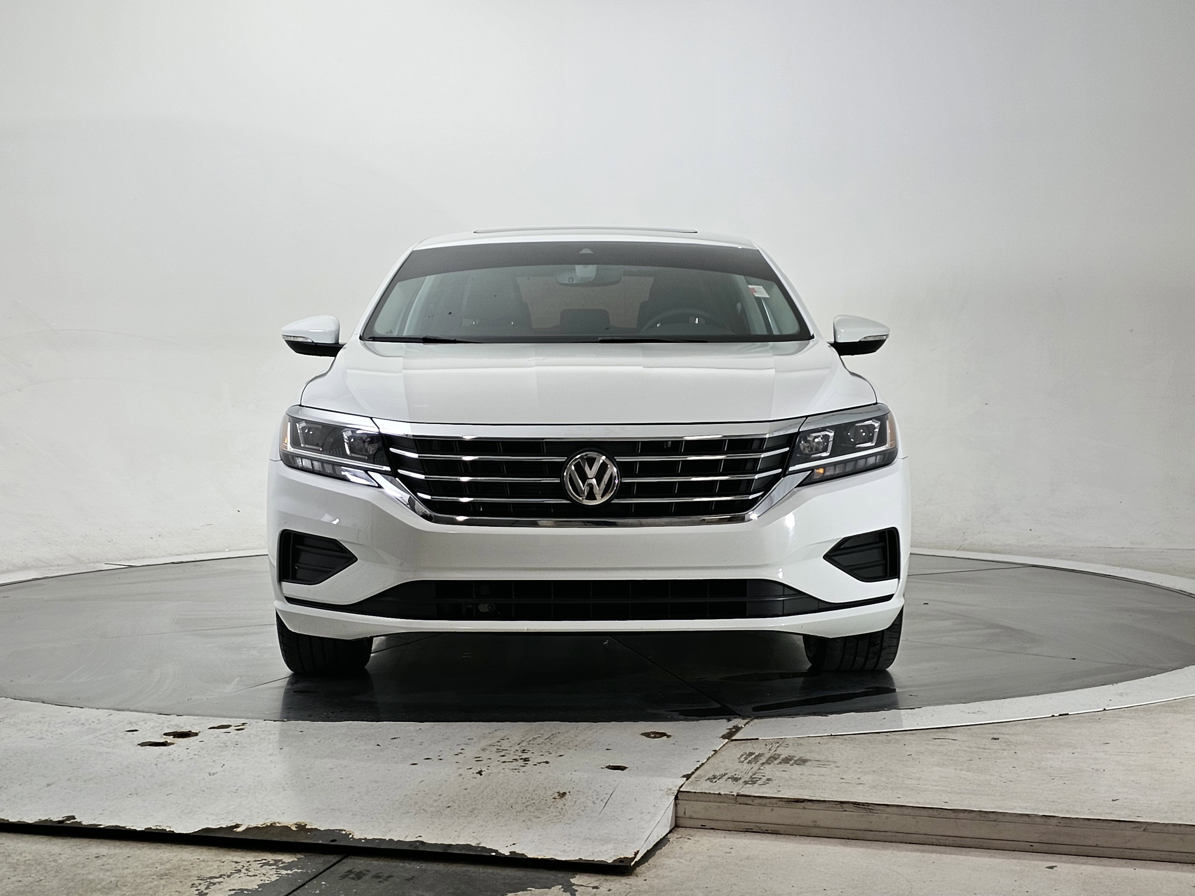 Used 2021 Volkswagen Passat 2.0T SE image 4