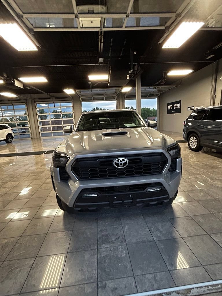 Certified 2025 Toyota Tacoma TRD Sport AWD/4WD image 2