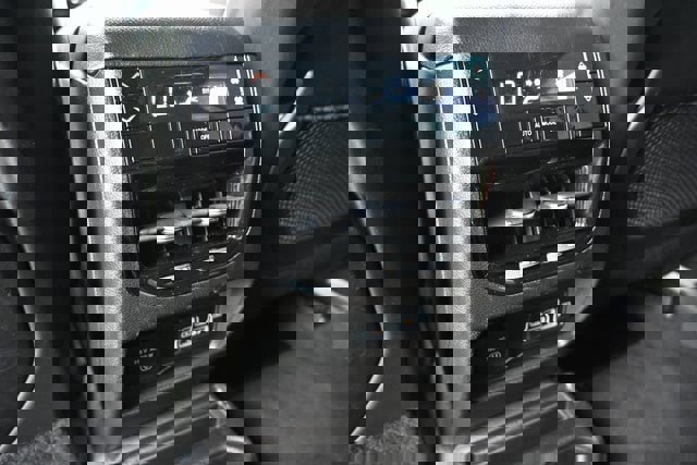 Used 2022 Jeep Grand Cherokee L Laredo image 29