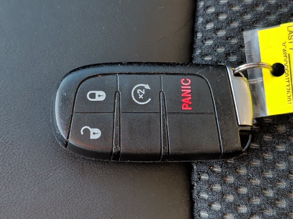 Used 2018 Dodge Journey Crossroad w/ Nav & Sun Group AWD/4WD image 39