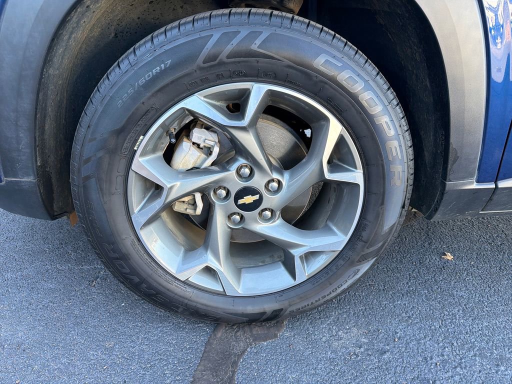 Used 2024 Chevrolet Trax LT w/ Driver Confidence Package image 28