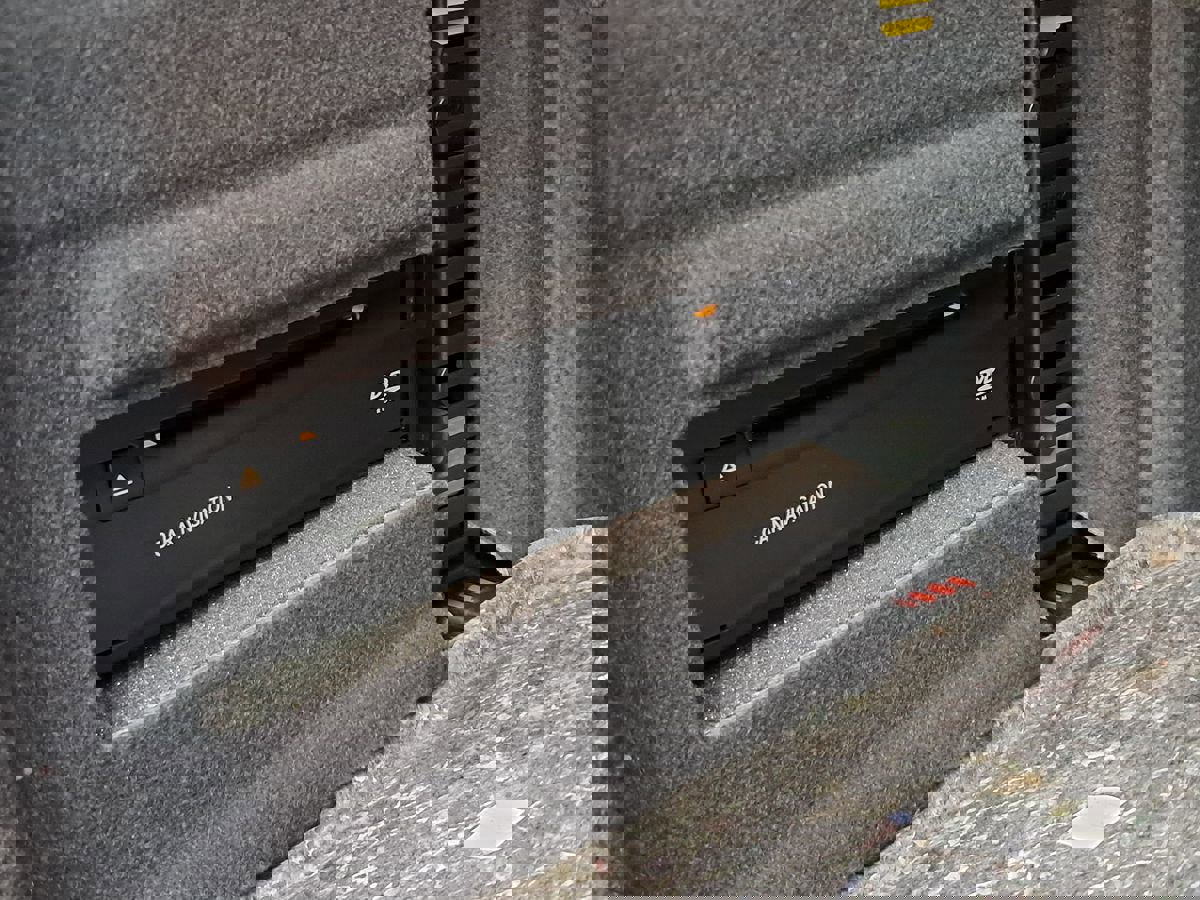 Used 2006 Mercedes-Benz CLS 55 AMG image 36