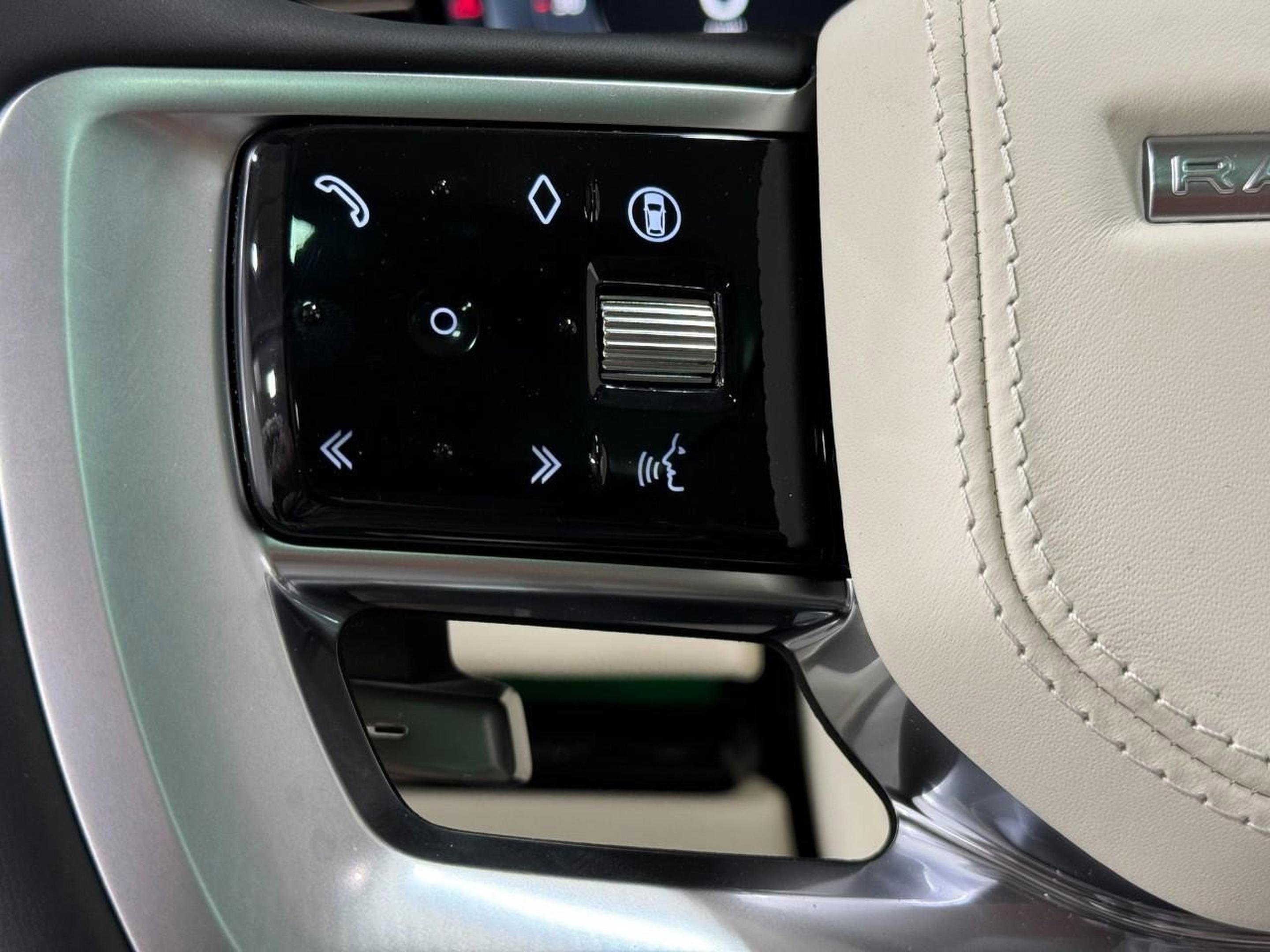 New 2025 Land Rover Range Rover SE image 30