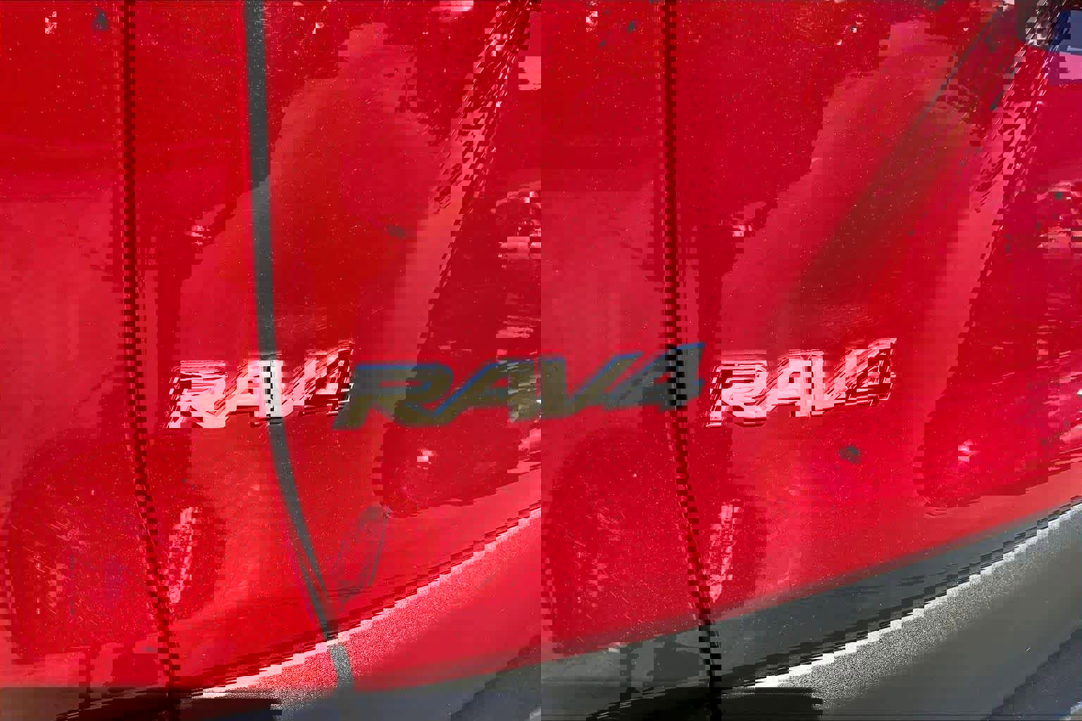 Used 2025 Toyota RAV4 LE image 29