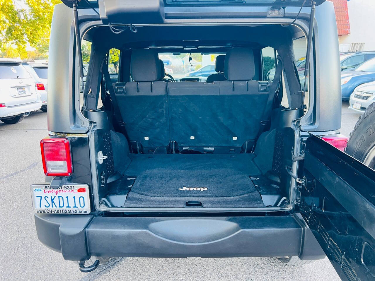 Used 2014 Jeep Wrangler Unlimited Sport w/ Quick Order Package 24S AWD/4WD image 9