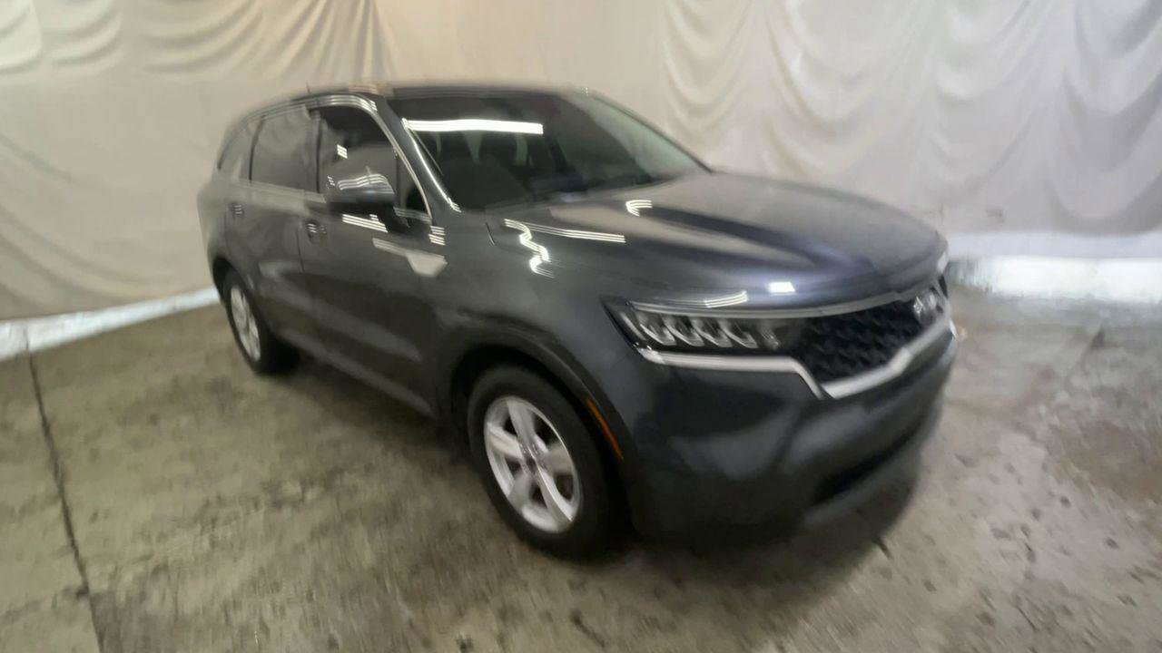 Used 2021 Kia Sorento LX image 2