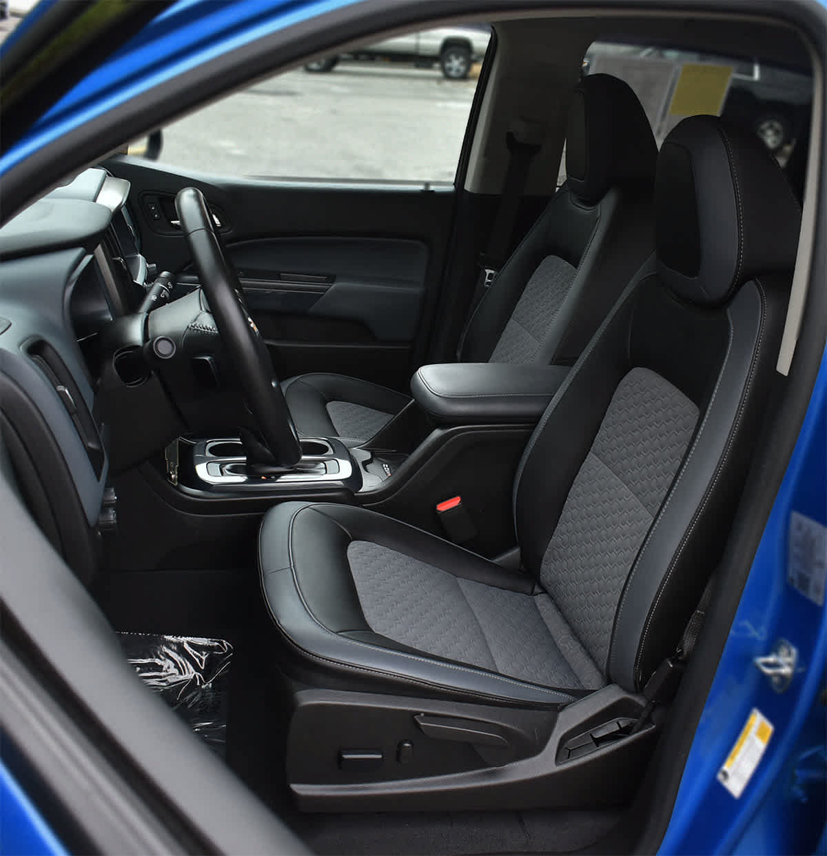 Used 2022 Chevrolet Colorado Z71 AWD/4WD image 9