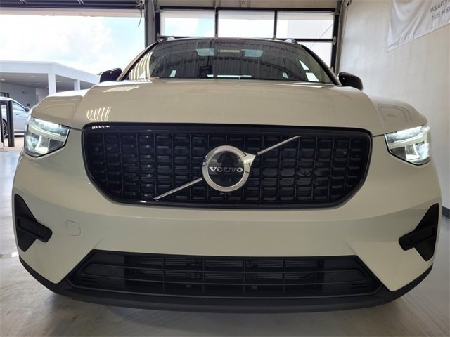 Certified 2026 Volvo XC40 B5 Core w/ Climate Package image 13