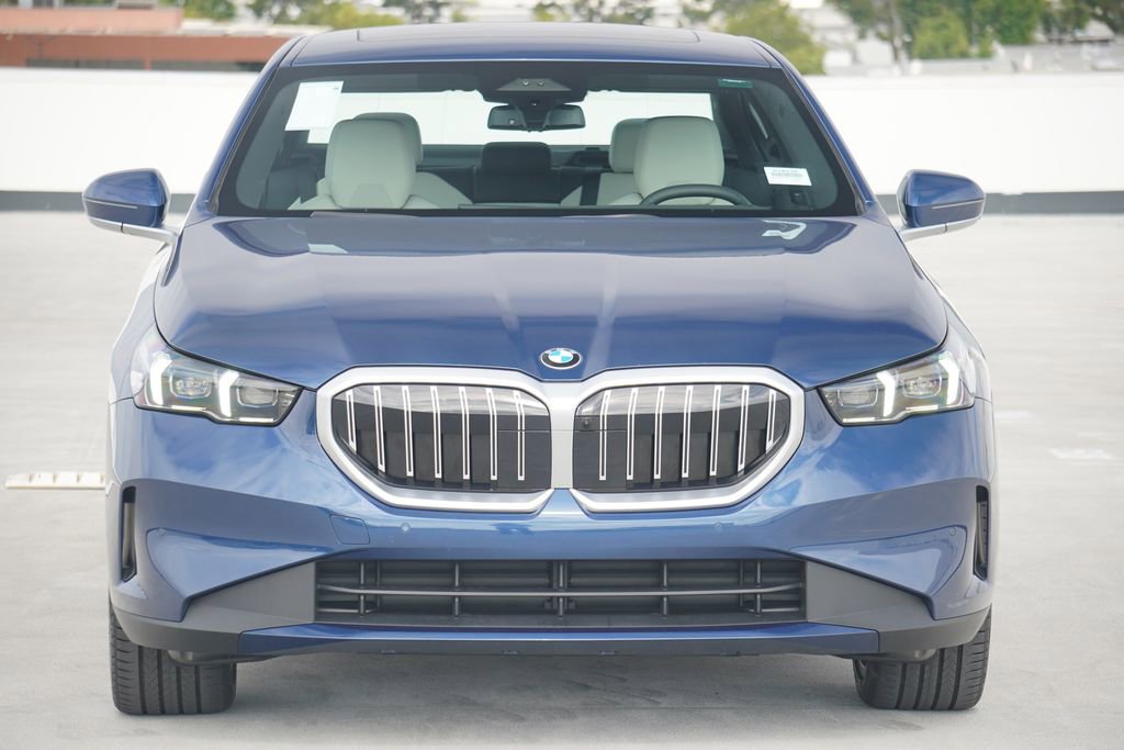Used 2025 BMW 530i w/ Premium Package image 2