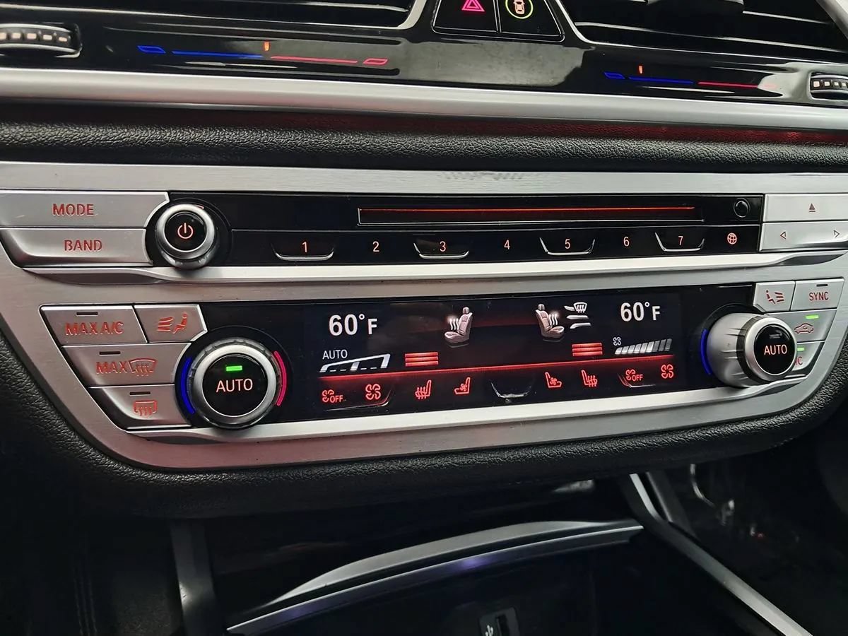 Used 2019 BMW 750i xDrive w/ M Sport Package AWD/4WD image 34