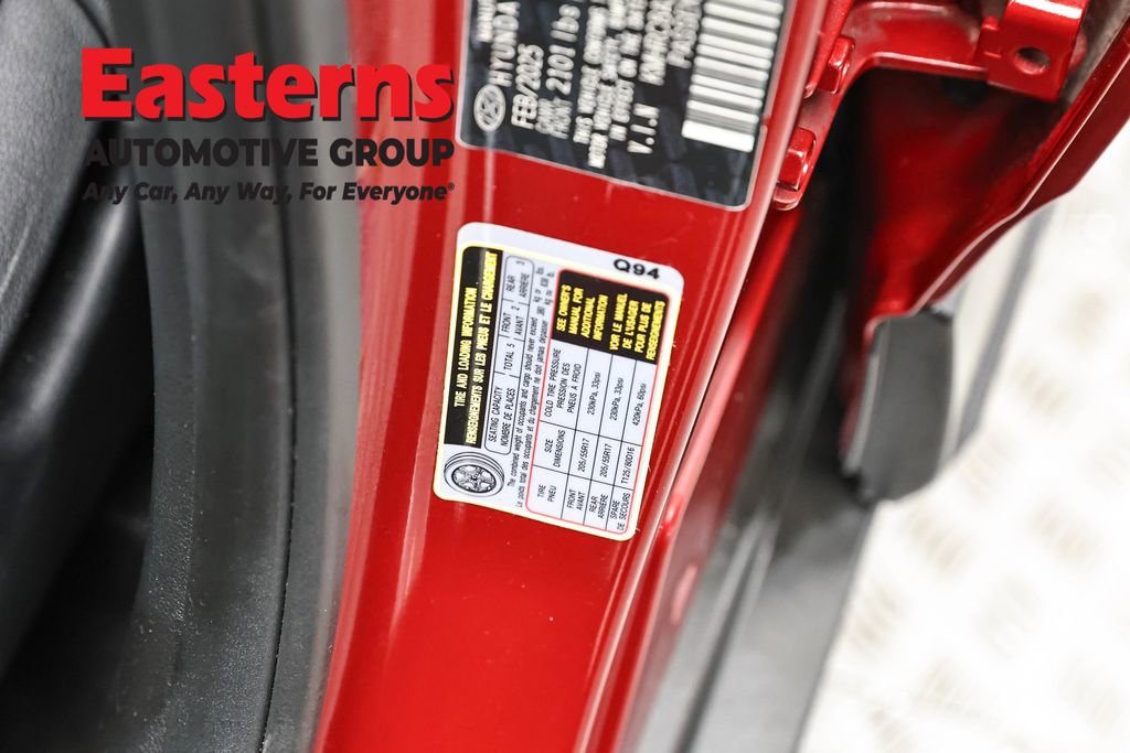 Used 2025 Hyundai Venue Limited FWD image 35